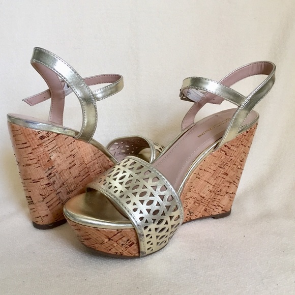 BCBGENERATION Gold Platform Wedge Sandals - Picture 2 of 8